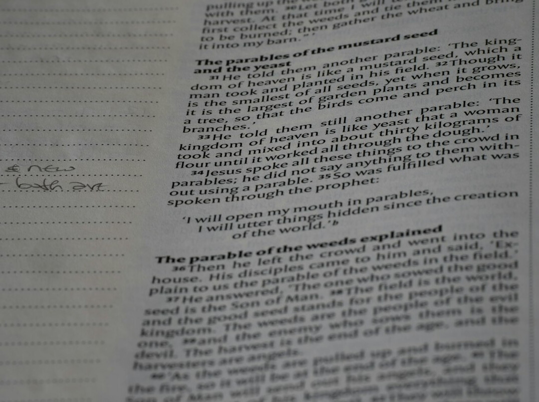 Scanned investigation file with typed pages and a round archival stamp